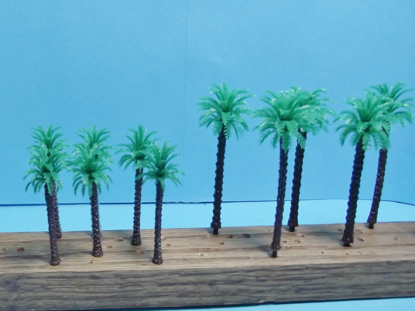 N Scale 12 Piece Package of Coconut Palm Trees 2 Sizes 6 of Each Size