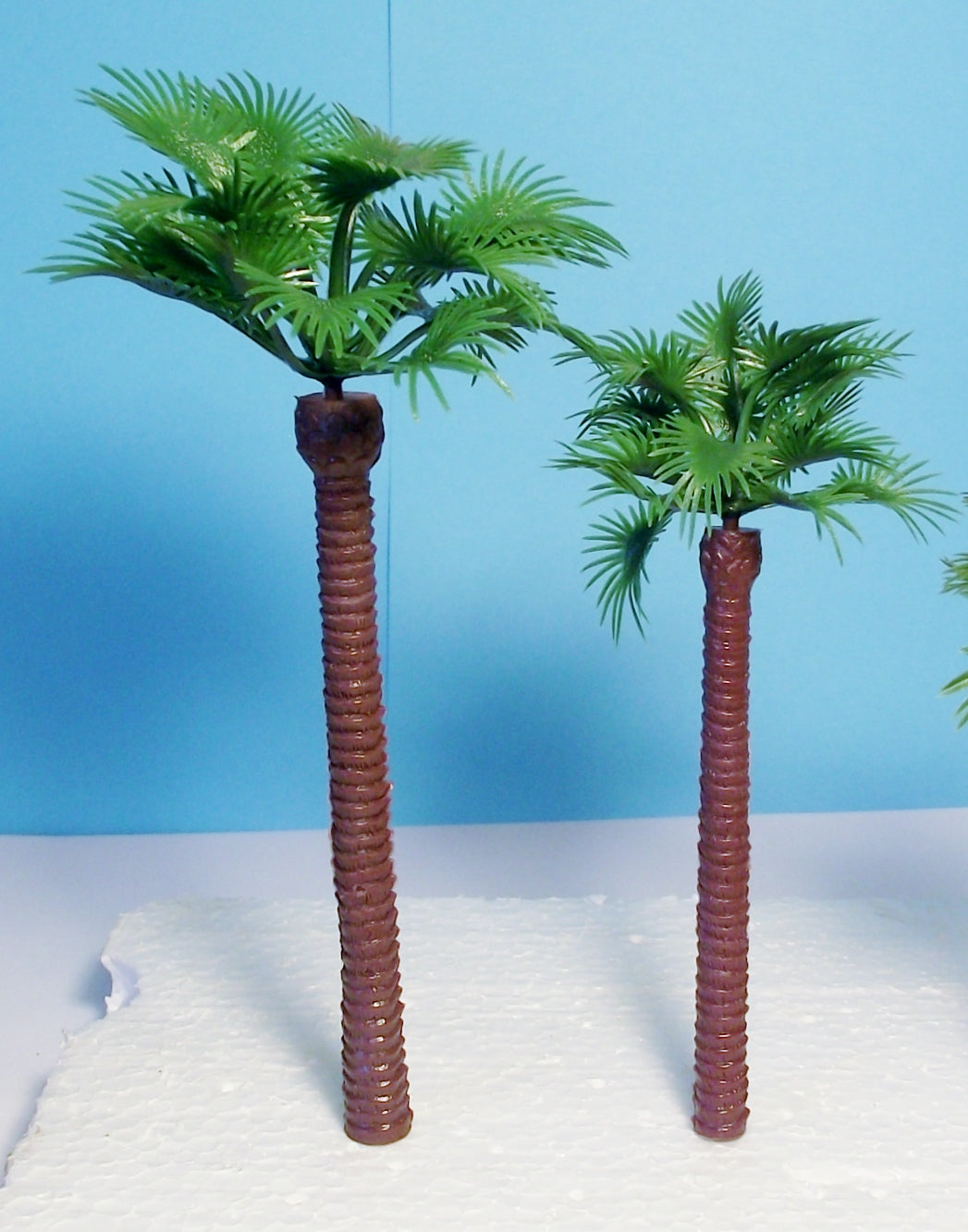 14 piece set of New Multi Gauge Use Model Palm Trees in 4 Sizes from 3 1/8" to 6"