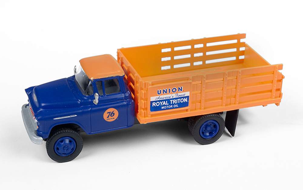 HO Scale Classic Metal Works 30578 1955 Chevy Stakebed Truck Union 76 Oil Co.