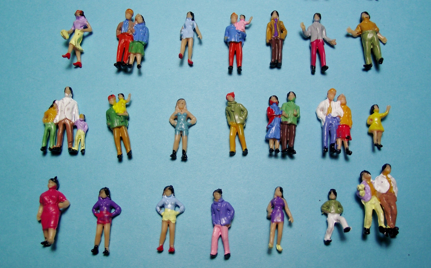 HO Gauge 1:87 Scale Model Figures 50 Town People in Several Different Poses