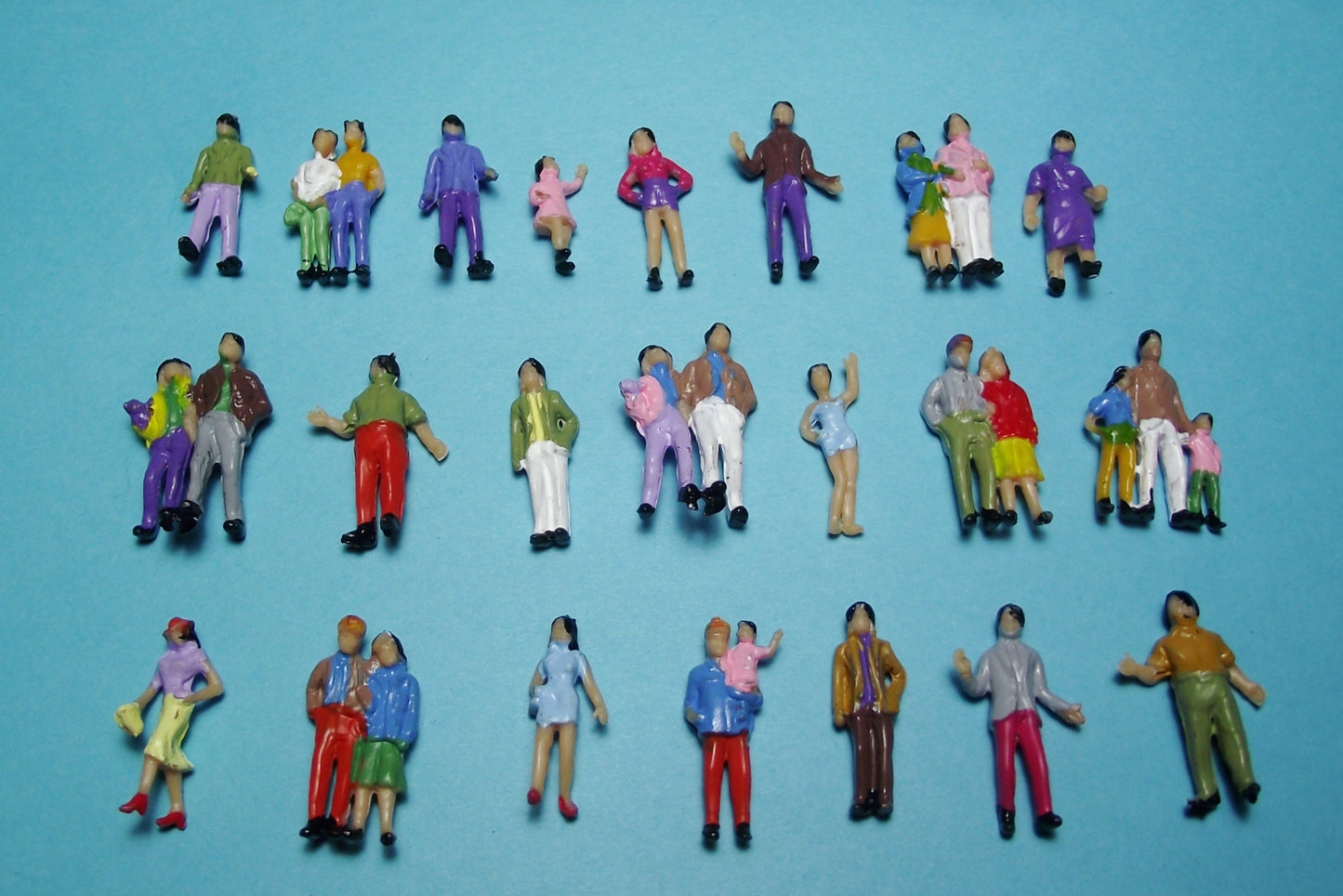 HO Gauge 1:87 Scale Model Figures 50 Town People in Several Different Poses