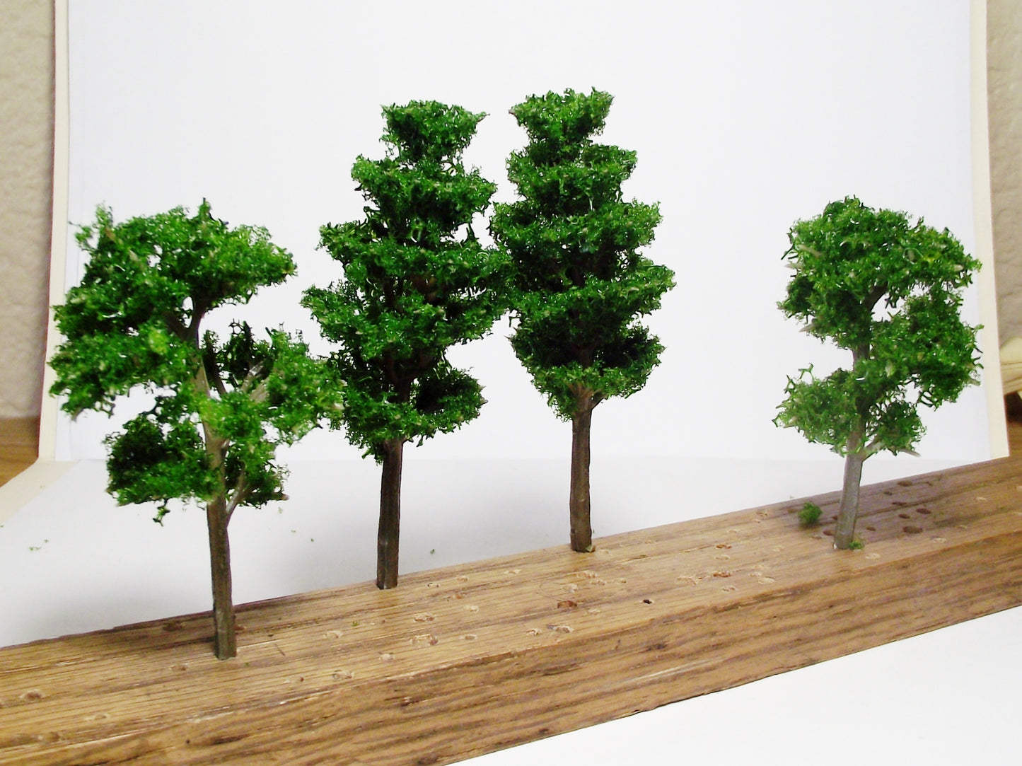 New Multi Scale Model Tree Scenery 10 Pieces Green Deciduous Trees in 2 Sizes 3 9/16" & 2 3/4"