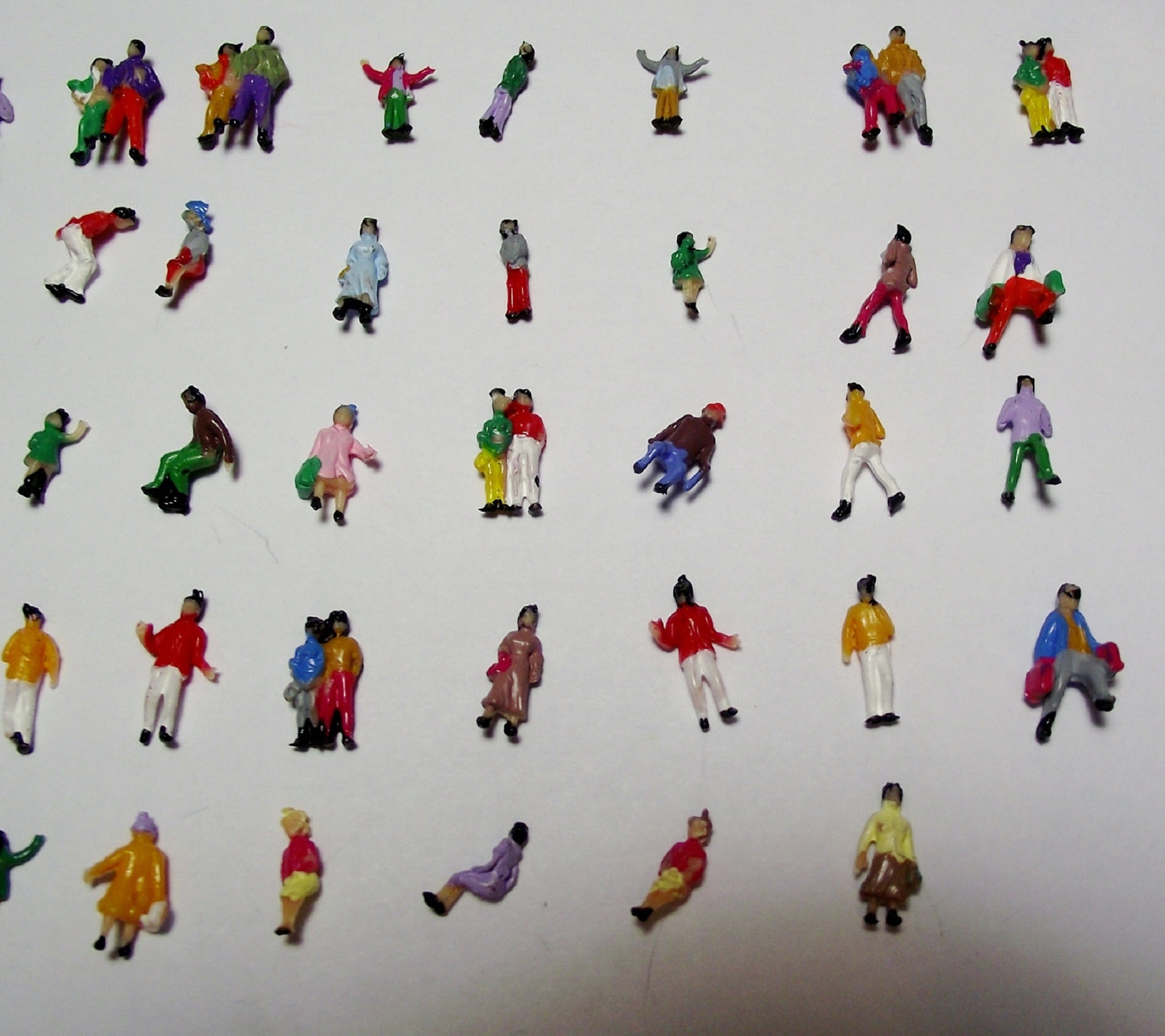 Hand Painted N Gauge 1:160 Scale Model Figures 50 Town People in Several Different Poses