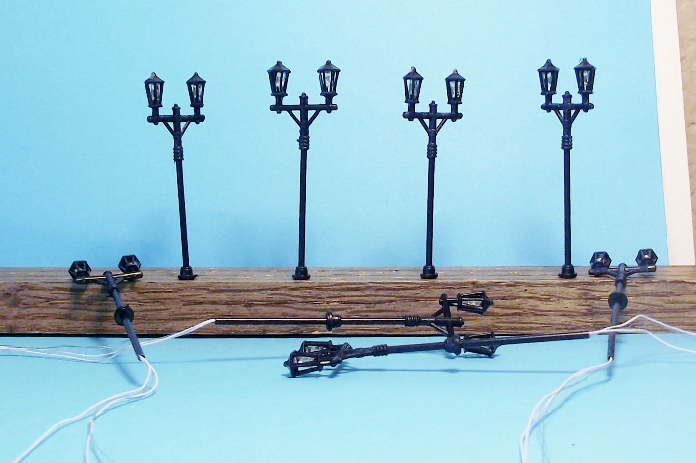 New LED HO Scale 2 Lamp Street Cast Iron Look Lights 8 Lights W/Diagram 16V 2LC