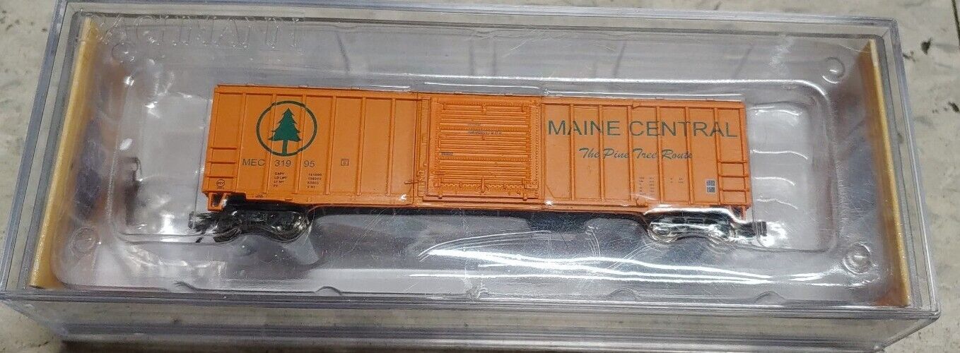 N Scale Bachmann "Silver Series" 19661 Maine Central 50' Sliding Door Boxcar