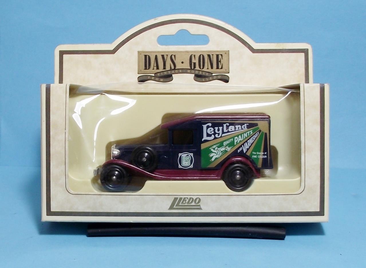 Lledo Models of Days Gone 1936 Packard Van for Leyland Paint Company-88