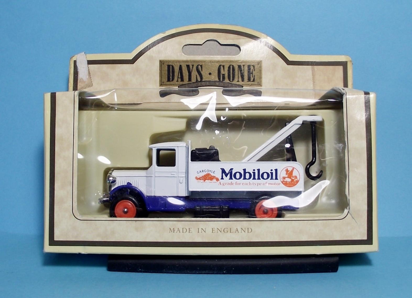 Lledo Days Gone 1934 Mack Breakdown Tow Truck for Mobiloil Co.-231